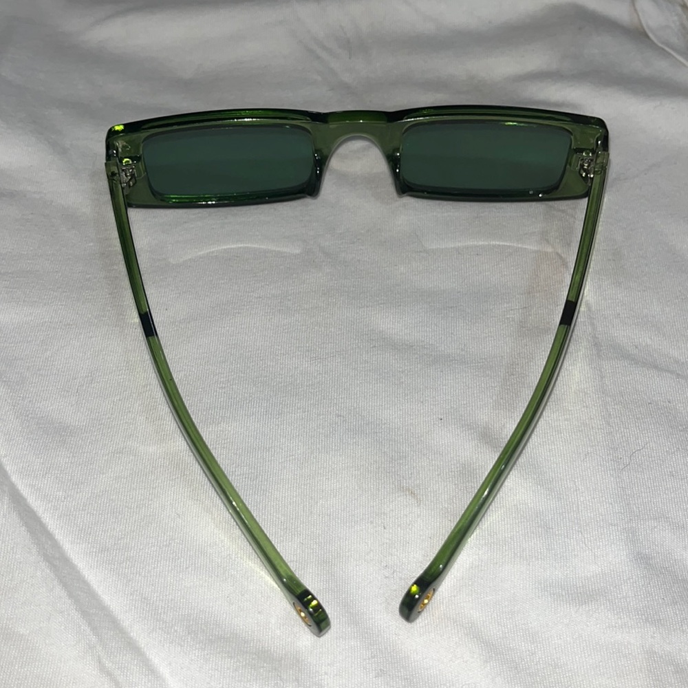 Green rectangular shaped sunglasses. - Picture 3 of 3
